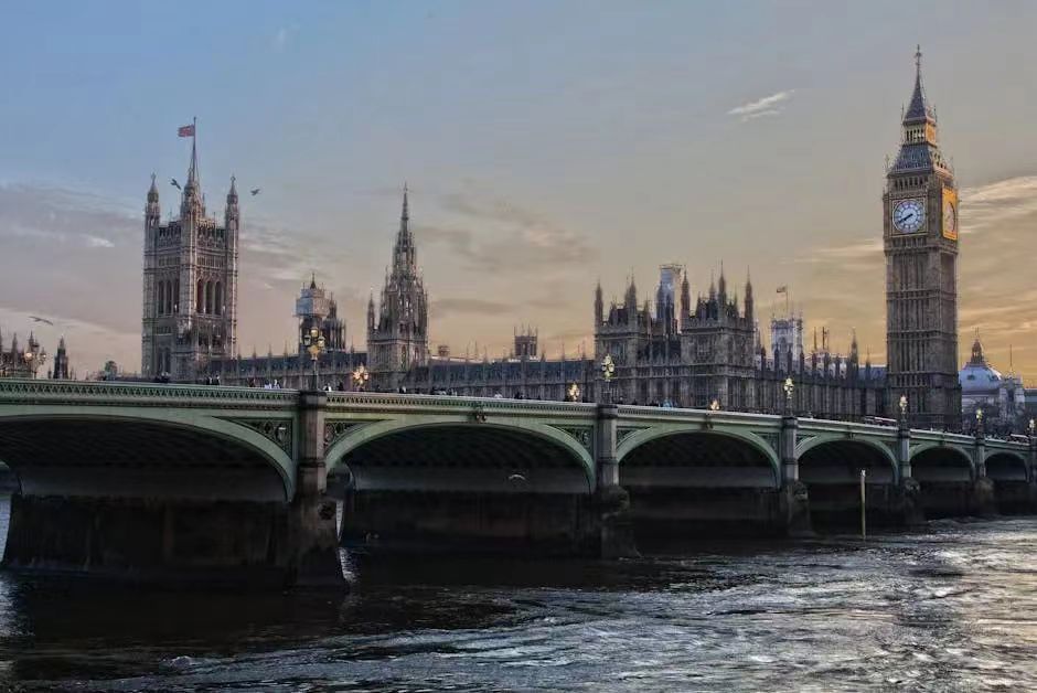 英国本土学生最爱和留学生最爱的Top 10专业是哪些？马上盘点！(图2)